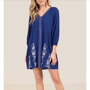 FRANCESCA'S beautiful navy blue floral embroidered shift dress